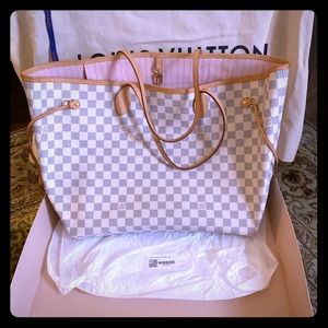 Louis Vuitton Never full Pink interior